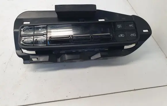 Toyota Auris E180 Climate control unit 75H695