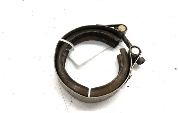 Volkswagen PASSAT B8 Muffler pipe connector clamp 04L253725B