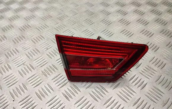 Renault Clio IV Tailgate rear/tail lights 