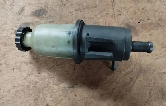 Chrysler Voyager Power steering fluid tank/reservoir 04743067AB