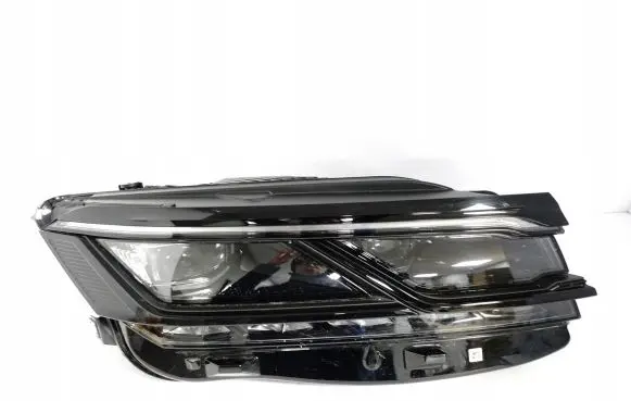 Volkswagen Touareg III Headlight/headlamp 761941082A