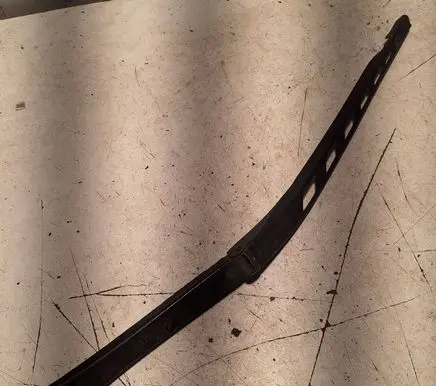 Front wiper blade arm