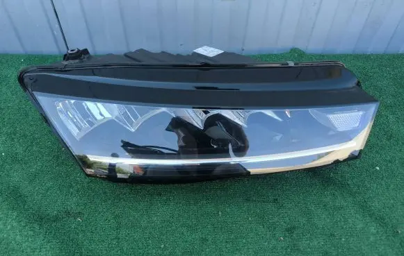Skoda Octavia Mk4 Headlight/headlamp 5E4941016