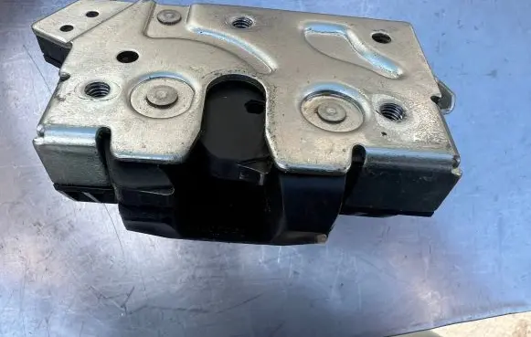 Ford Mondeo Mk III Tailgate boot lock/latch motor F00P2E0429