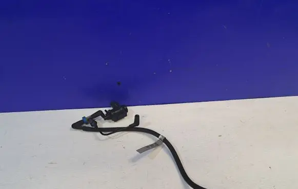 Engine mount vacuum valve
