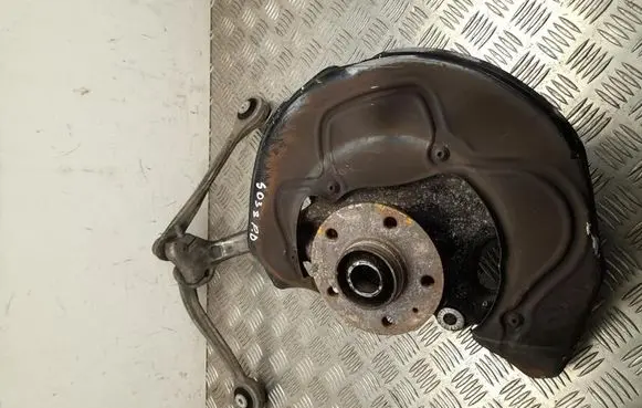 Front wheel hub