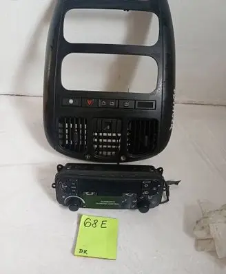 Chrysler Voyager Central console control unit 1212123