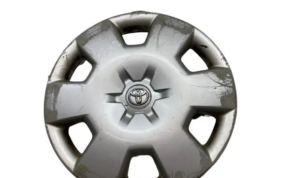 Toyota Yaris R15 wheel hub/cap/trim 2527