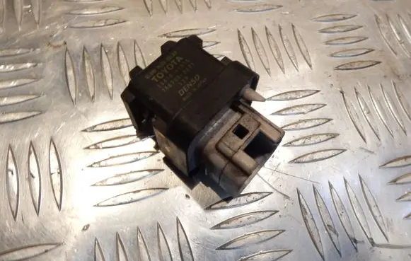 Lexus IS 220D-250-350 Glow plug pre-heat relay 2861067010 23288