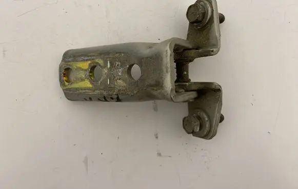Mitsubishi Grandis Front door lower hinge 