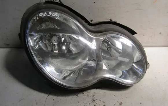 Volkswagen Golf V Headlight/headlamp 40670
