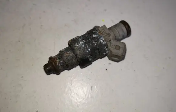 Audi A4 S4 B5 8D Fuel injector 078133551N