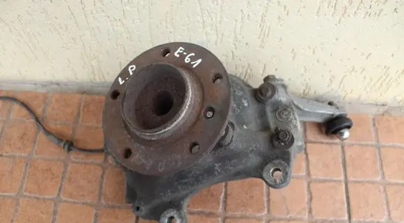 Opel Meriva A Front wheel hub 6760953
