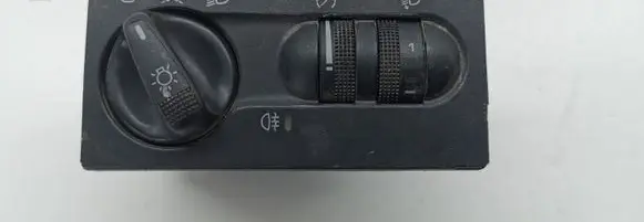 Volkswagen Golf III Light switch 1H6941532D