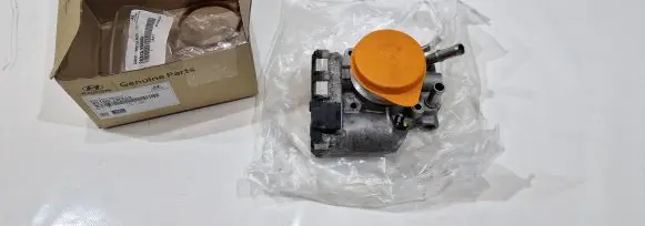 Hyundai i30 Throttle body valve 351002B220