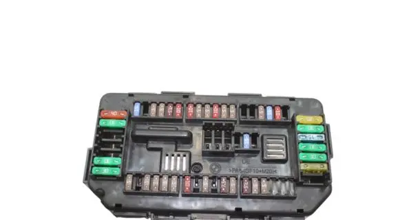 BMW 4 F32 F33 Fuse module 9389068