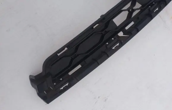 Renault Kangoo II Front bumper lower grill 622561725R