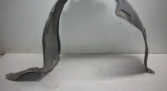 Front wheel arch liner splash guards