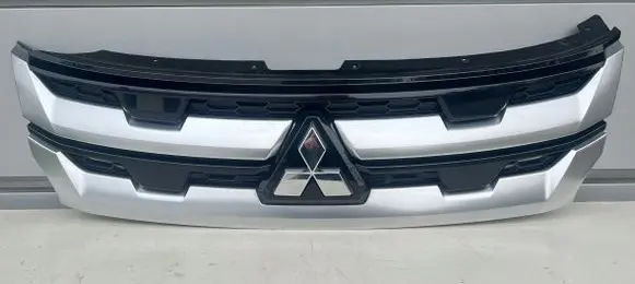 Mitsubishi Outlander Front bumper upper radiator grill 7450B303