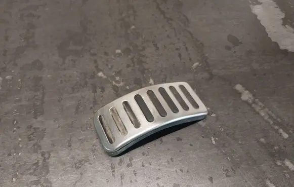 Accelerator throttle pedal