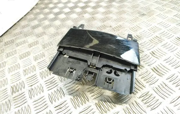 Mercedes-Benz C W204 Ashtray (front) a2046801350