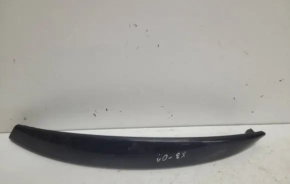 Dashboard glove box trim
