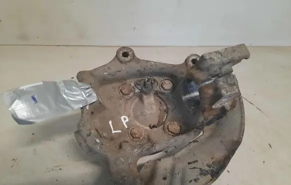 BMW 5 E39 Front wheel hub spindle knuckle