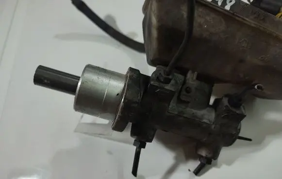 Seat Alhambra (Mk1) Master brake cylinder 