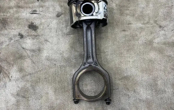 Ford Focus Piston with connecting rod T3DB
