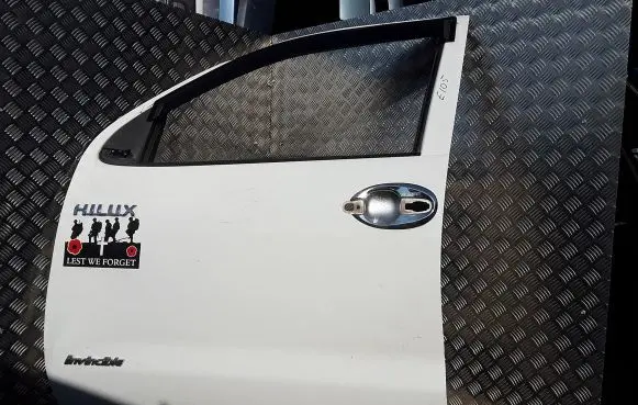 Toyota Hilux (AN10, AN20, AN30) Front door
