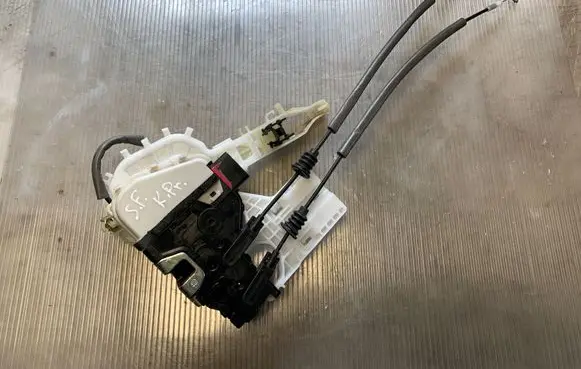 Hyundai Santa Fe Front door lock 813102W020GBY