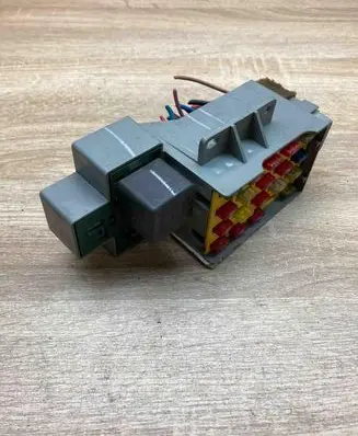 Chrysler PT Cruiser Fuse module P04794669AD 4793408 669AD