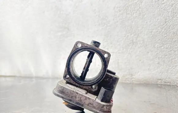 Opel Zafira B Throttle valve 8981052101