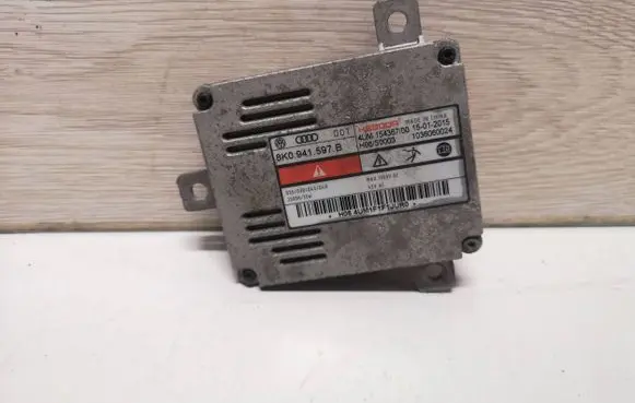 Audi A3 S3 8V Headlight ballast module Xenon 8K0941597B 1036060024 H06S0003