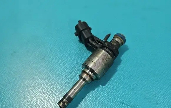 Hyundai ix35 Fuel injector 0261500100 IMPRK1597177