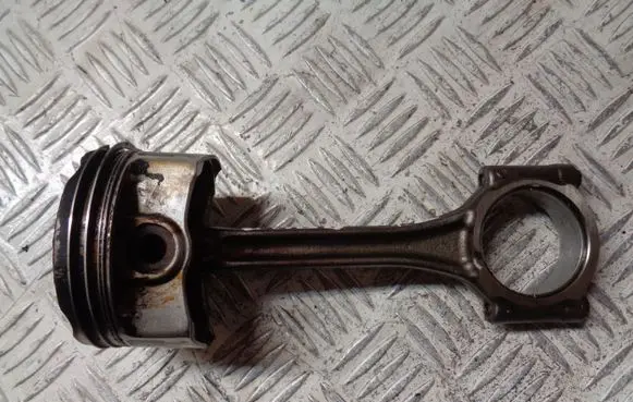 Peugeot 2008 I Piston with connecting rod