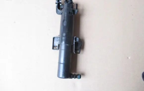 Skoda Superb B6 (3T) Headlight washer spray nozzle 3T0955978A