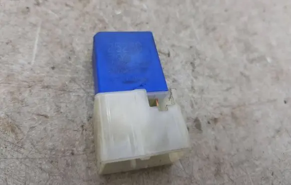 Nissan X-Trail T30 Other relay 2523079915