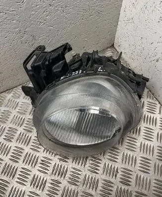 Nissan Juke I F15 Headlight/headlamp
