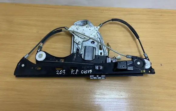 Mercedes-Benz C W203 Front door electric window regulator A2037201746 C4547