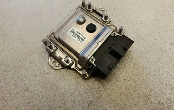 Suzuki SX4 S-Cross Engine control unit/module 0261S08263 3391061M00 1039S67589