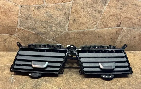BMW 5 G30 G31 G38 Dashboard air vent grill cover trim 9329579