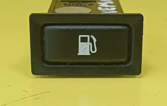 Toyota Avensis T250 Fuel tank opening switch 156795