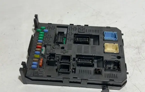 Citroen C5 Fuse module 9664059080