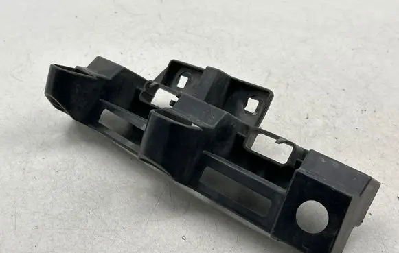 Front bumper mounting bracket