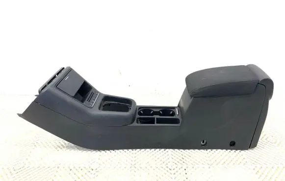 Volkswagen Tiguan Center console