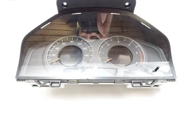 Volvo V70 Speedometer (instrument cluster) 36002604 31270905AA 69399290U