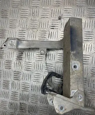 BMW 5 F10 F11 Radiator mount bracket 7186514 7207152 7211102