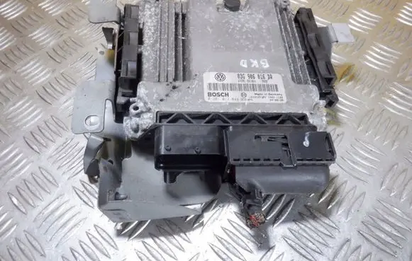 Volkswagen Touran I Engine control unit/module 03G906016DR