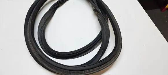Trunk rubber seal (body)
